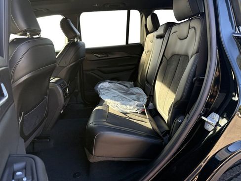 New 2025 Jeep Grand Cherokee Altitude image 13