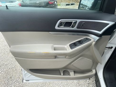 Used 2014 Ford Explorer XLT w/ Equipment Group 202A AWD/4WD image 25