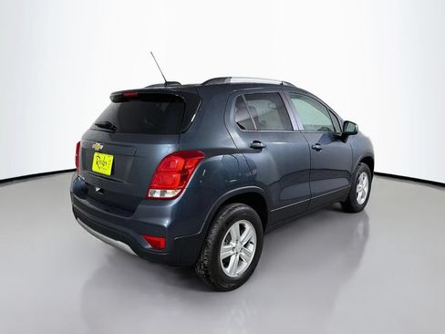 Used 2022 Chevrolet Trax LT w/ Premium Seat Package AWD/4WD image 6