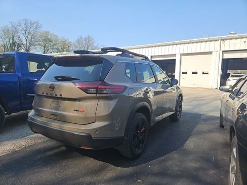 Certified 2025 Nissan Rogue SV image 5