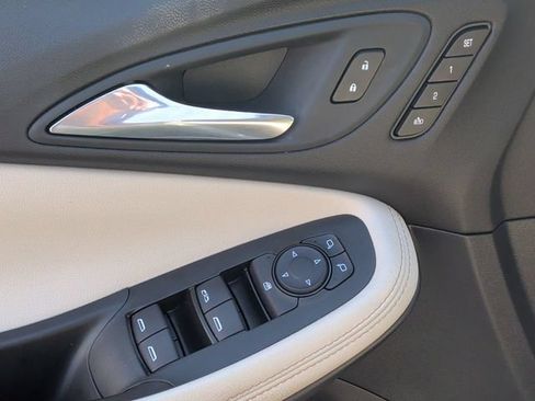 Used 2025 Buick Encore GX Avenir w/ Avenir Convenience Package FWD image 13