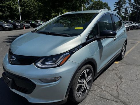Used 2019 Chevrolet Bolt Premier w/ Infotainment Package FWD image 3