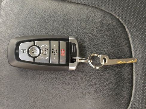 Used 2017 Ford Edge Titanium w/ Equipment Group 302A AWD/4WD image 32