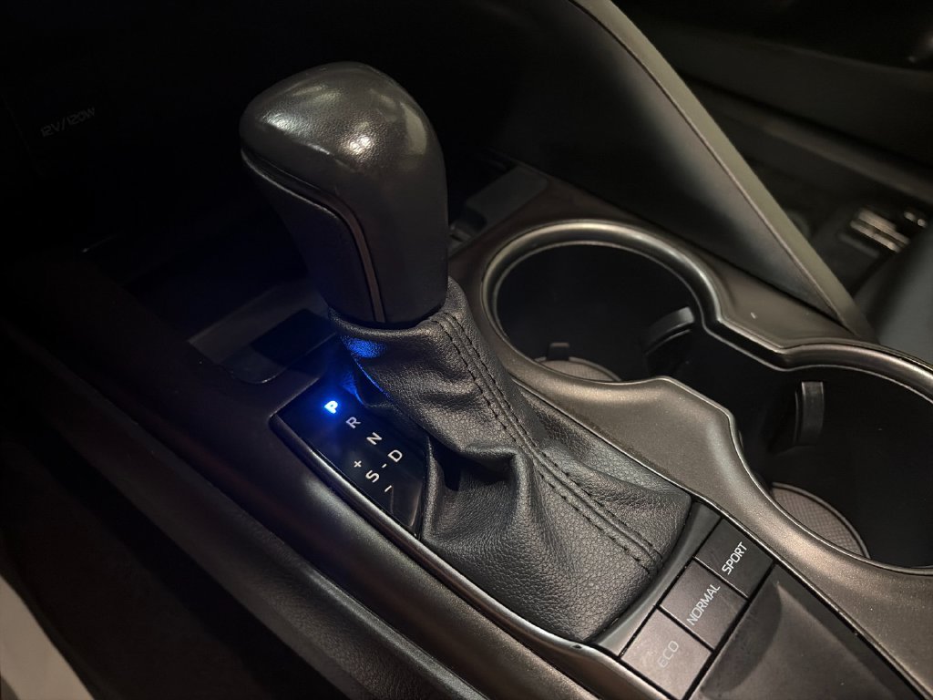 Used 2024 Toyota Camry SE w/ Cold Weather Package FWD image 24