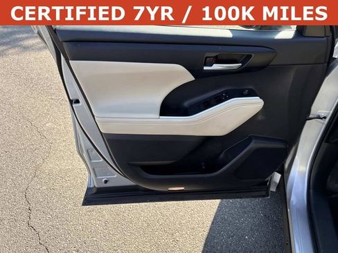 Used 2024 Toyota Highlander XLE AWD/4WD image 13