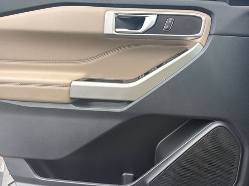 Used 2022 Ford Explorer XLT w/ Equipment Group 202A image 12