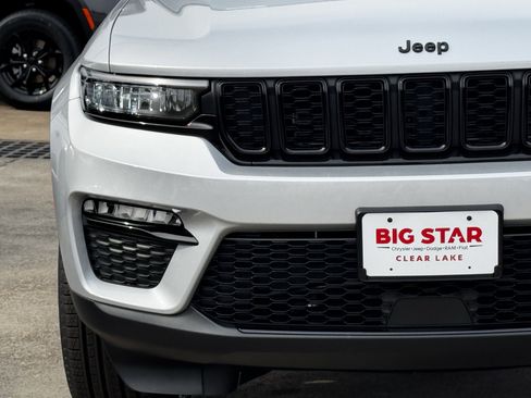 New 2025 Jeep Grand Cherokee Limited image 6