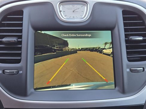 Used 2023 Chrysler 300 Touring RWD image 8