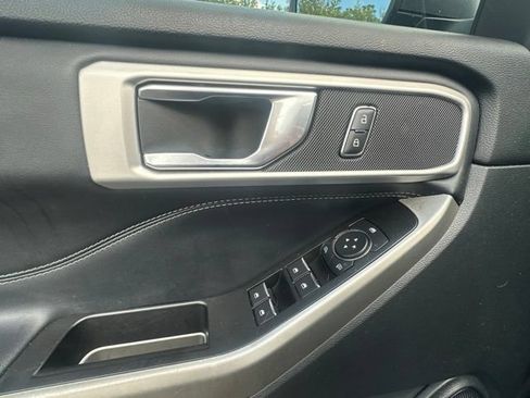 Used 2020 Ford Explorer XLT w/ Equipment Group 202A AWD/4WD image 11