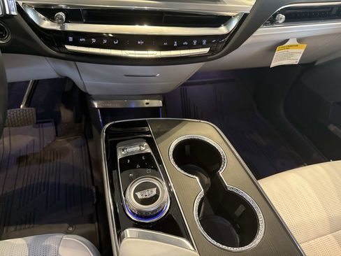 New 2025 Cadillac Lyriq Luxury image 27