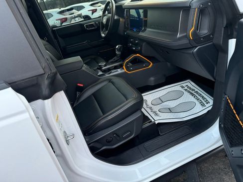 Used 2024 Ford Bronco Badlands image 10