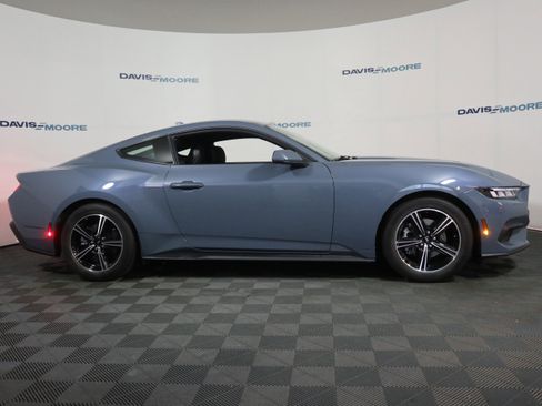 Used 2024 Ford Mustang Coupe image 4