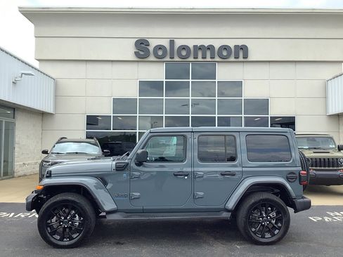 Certified 2025 Jeep Wrangler Unlimited Sahara AWD/4WD image 1