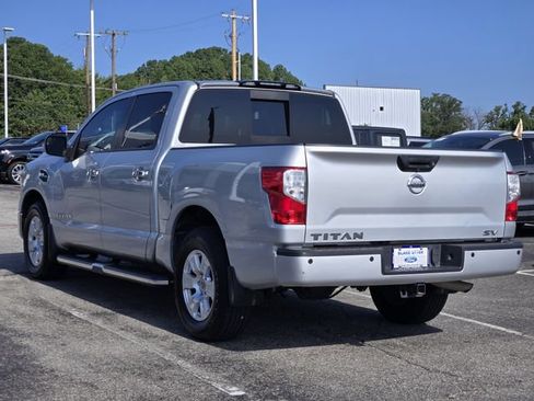 Used 2017 Nissan Titan SV RWD image 5