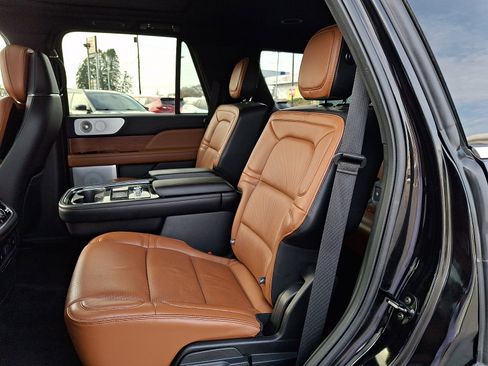 Used 2019 Lincoln Navigator Reserve w/ Cargo Package AWD/4WD image 10