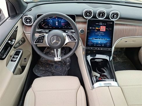 Used 2025 Mercedes-Benz GLC 300 GLC 300 image 11