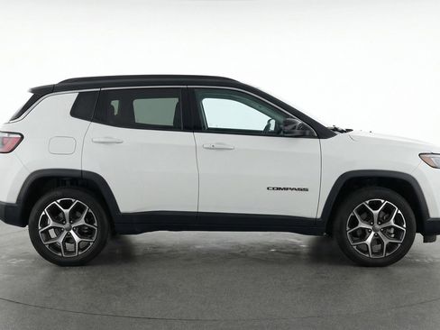 Used 2025 Jeep Compass Limited AWD/4WD image 11