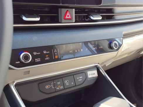 New 2026 Kia Carnival EX image 6