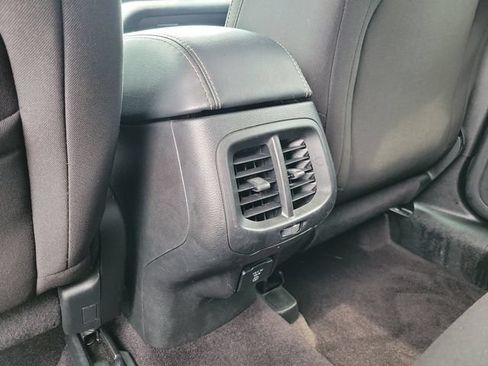 Used 2017 Jeep Cherokee Latitude AWD/4WD image 9