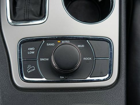 Used 2018 Jeep Grand Cherokee Limited AWD/4WD image 21