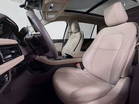 Used 2023 Lincoln Aviator AWD w/ Premium Package image 23