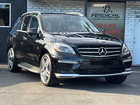 Used 2012 Mercedes-Benz ML 63 AMG 4MATIC w/ AMG Performance Pkg image 8