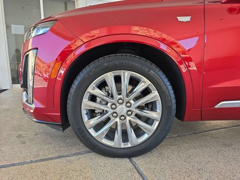 Used 2023 Cadillac XT6 Premium Luxury w/ LPO, Premium Carpet Package FWD image 34