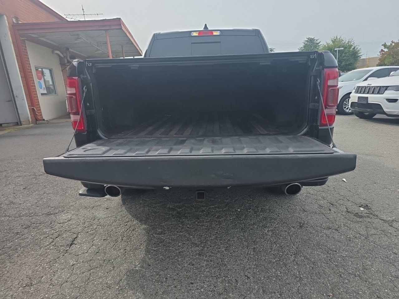 Used 2019 RAM 1500 Laramie AWD/4WD image 6