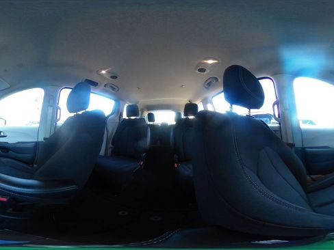 Used 2023 Chrysler Voyager LX image 43