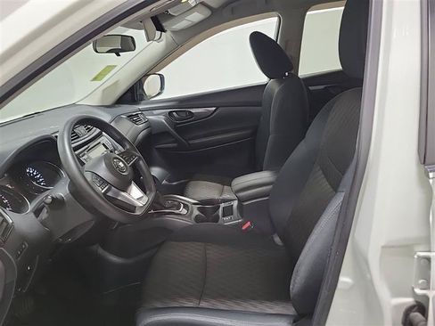 Used 2019 Nissan Rogue SL FWD image 10
