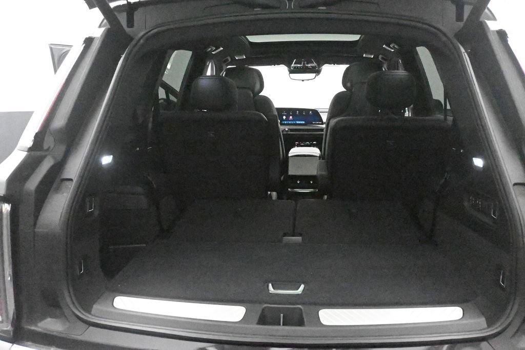 Used 2026 Cadillac Vistiq Luxury w/ LPO, Floor Liner Package AWD/4WD image 15