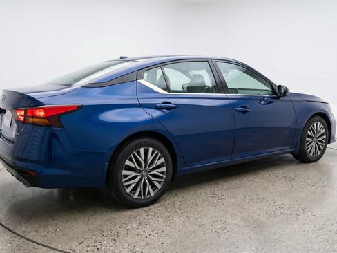 Used 2025 Nissan Altima 2.5 SV image 9