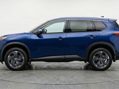 Used 2025 Nissan Rogue SV AWD/4WD image 5