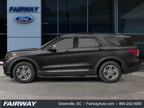 Used 2024 Ford Explorer XLT RWD image 3