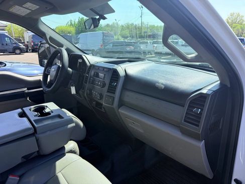 Used 2019 Ford F250 XL RWD image 2
