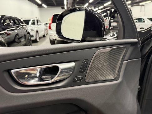 Used 2019 Volvo XC60 T5 Momentum w/ Multimedia Package AWD/4WD image 19