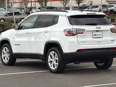 Used 2024 Jeep Compass Latitude AWD/4WD image 6