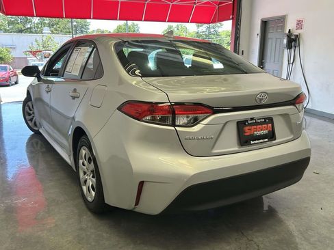 Used 2024 Toyota Corolla LE FWD image 5