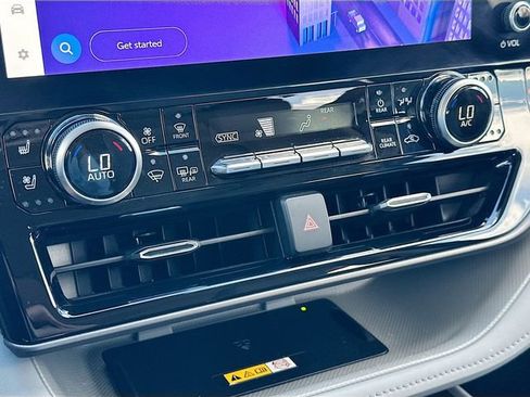 Used 2024 Toyota Highlander Limited image 15