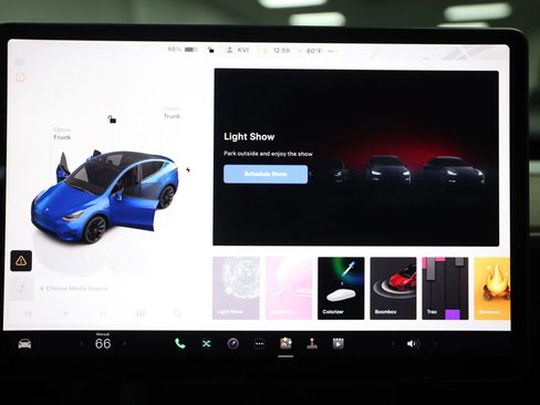 Used 2022 Tesla Model Y Long Range image 63