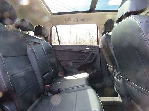 Used 2020 Volkswagen Tiguan SE w/ Panoramic Sunroof Package AWD/4WD image 16