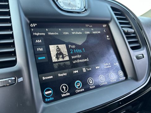 Used 2019 Chrysler 300 S image 20