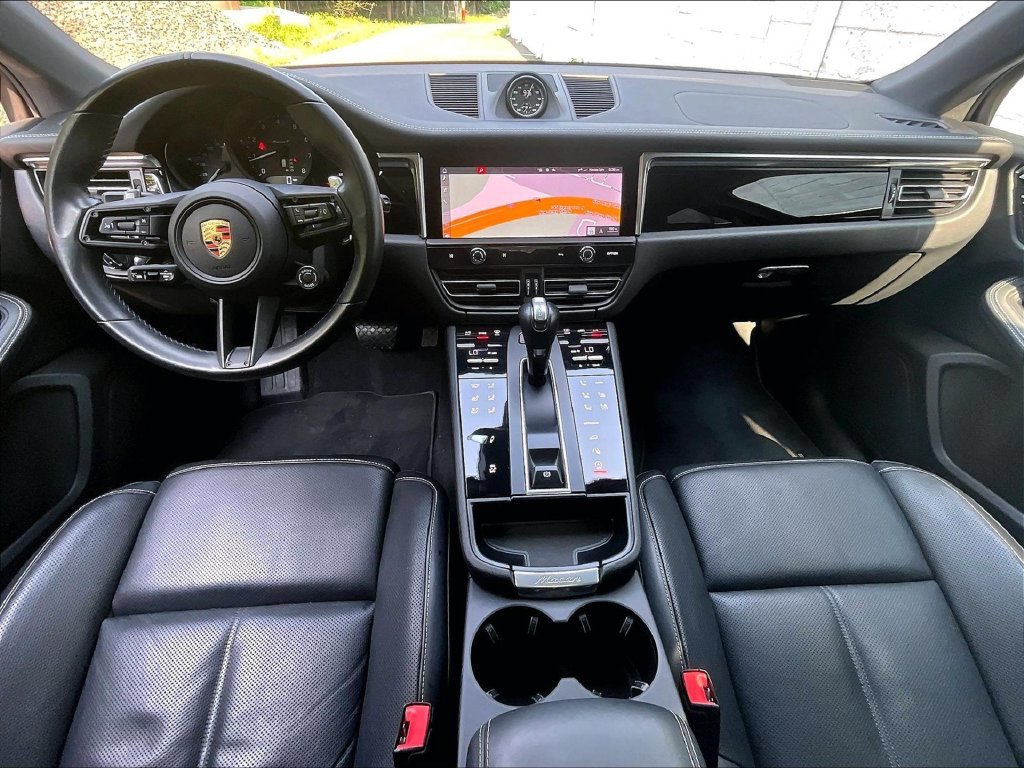 Certified 2023 Porsche Macan Turbo AWD/4WD image 18