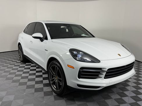 Certified 2023 Porsche Cayenne Platinum Edition image 7