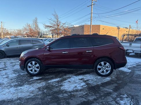 Used 2016 Chevrolet Traverse LT w/ Style and Technology Package image 2