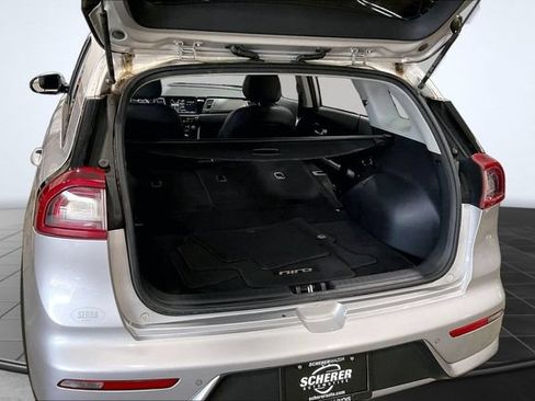 Used 2018 Kia Niro Touring FWD image 32