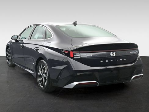 Certified 2024 Hyundai Sonata SEL FWD image 2