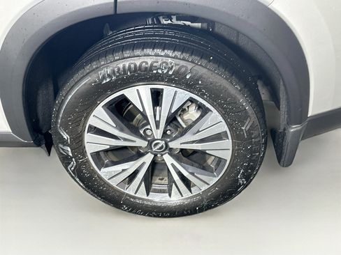 Used 2023 Nissan Rogue SV FWD image 11