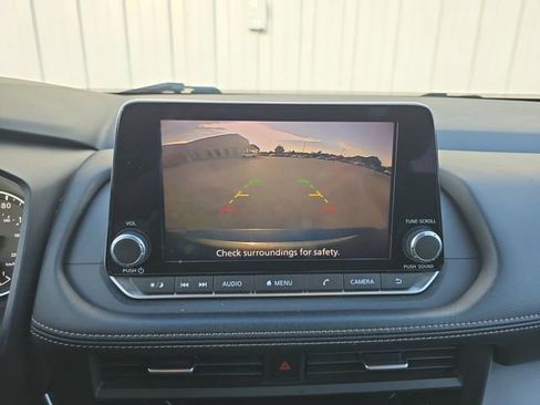 Used 2024 Nissan Rogue SV image 9