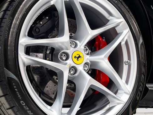 Used 2022 Ferrari Roma RWD image 21